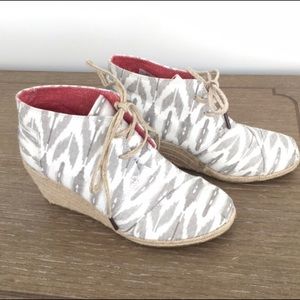 Toms- desert wedge bootie